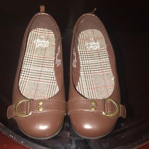 Brown buckle shoes